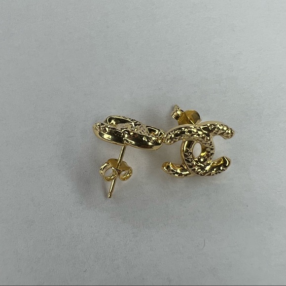 SOLD!!! Chanel Stud Earrings 18K solid yellow gold - Picture 2 of 3